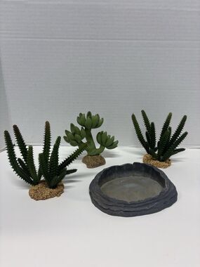 Lot Of 4 Aquarium Pieces For Any enclosure